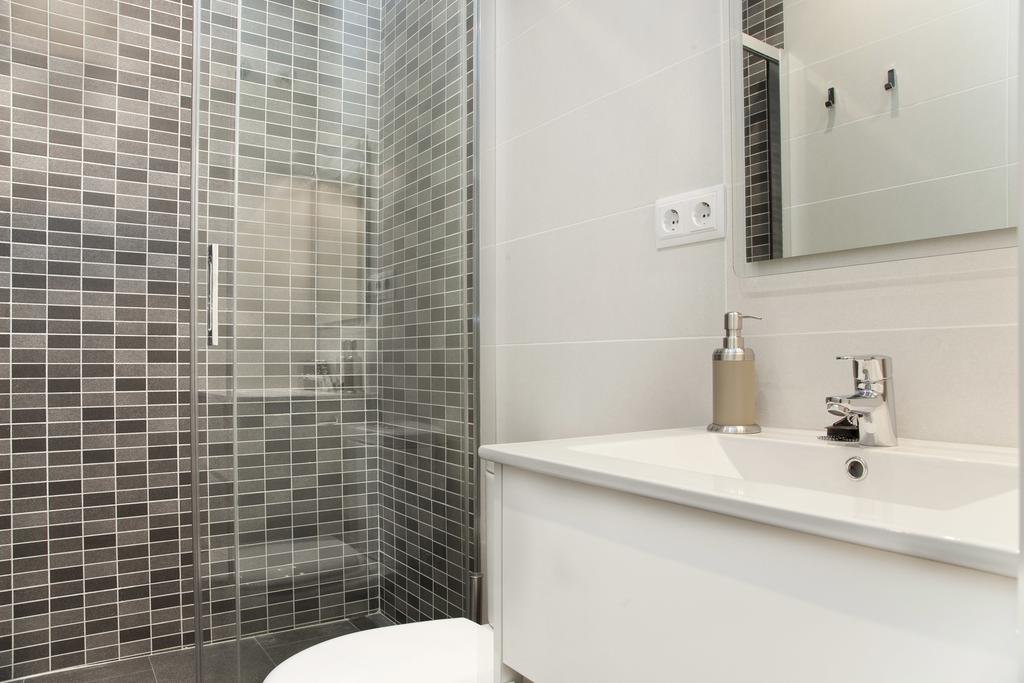 Flateli Roger 2 Apartment Barcelona Exterior photo