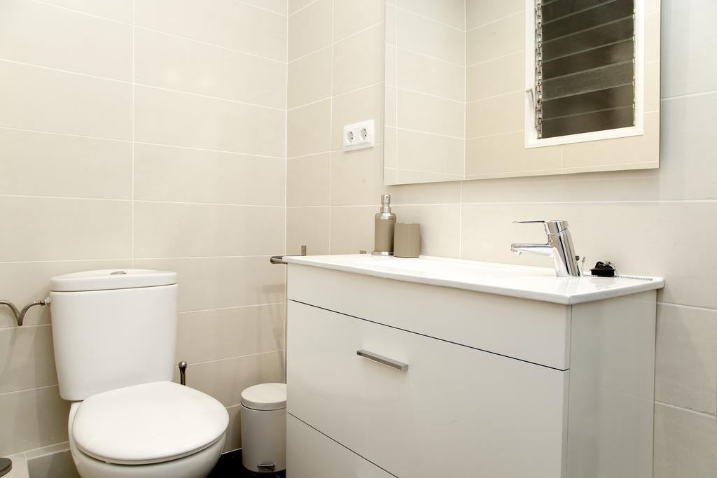 Flateli Roger 2 Apartment Barcelona Exterior photo